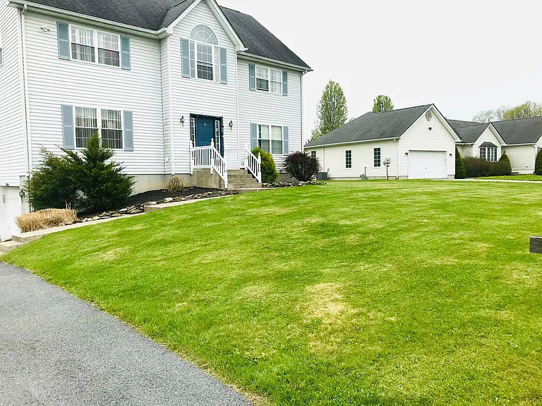 8 Park Cir — Photo 1
