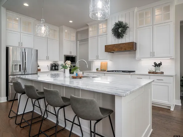 3140 Club Dr, Tyler, TX 75703