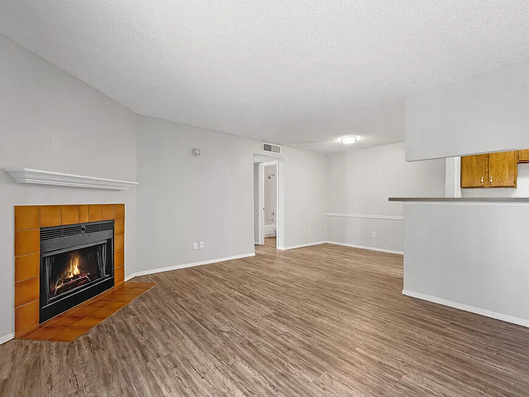 5321 S Loop 289 — Photo 17