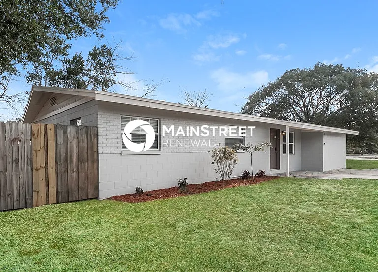 703 Malcom Rd — Photo 3