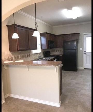 3rd image of 1625 Stanley Dr #100