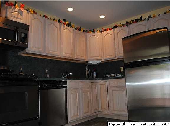 5th image of 43 Winfield Ave