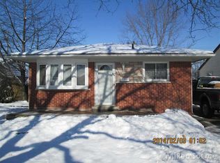 22701 Raymond Ct, Saint Clair Shores, MI 48082