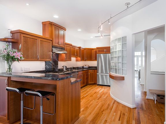 5th image of 2759 NW Pettygrove St
