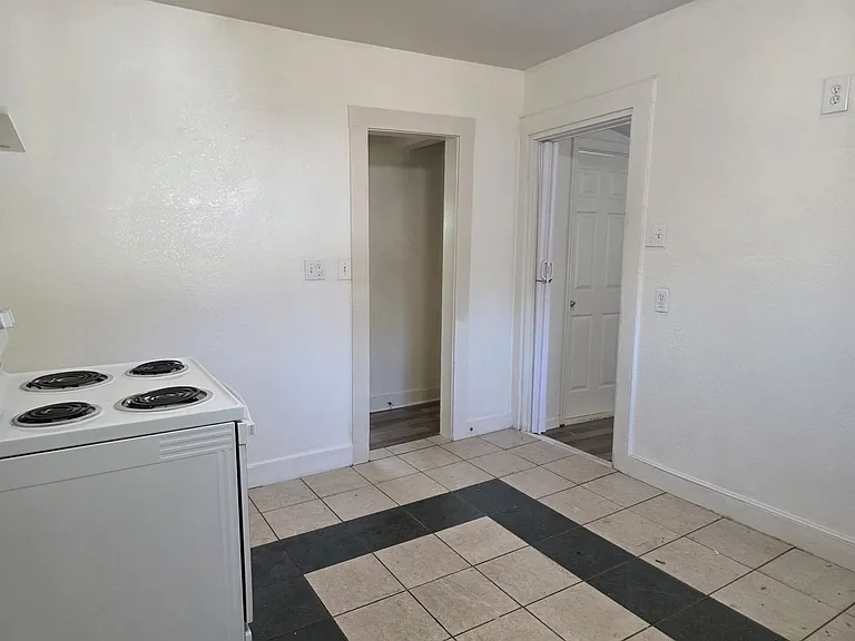 2050 Bransetter 5410 Cedars Rd — Photo 9
