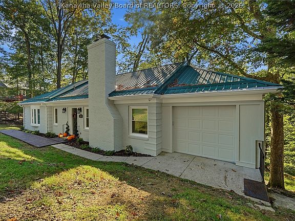 4th image of 1693 Carey Pl