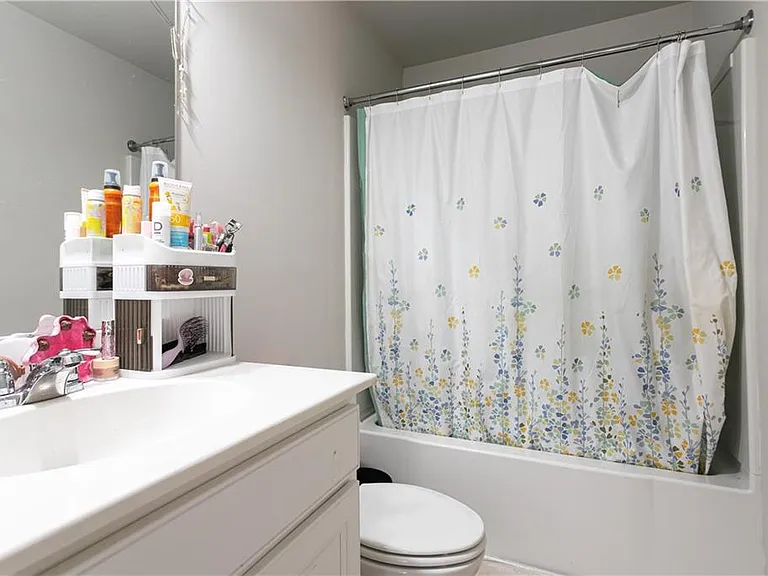 302 Pebblestone Ln — Photo 18