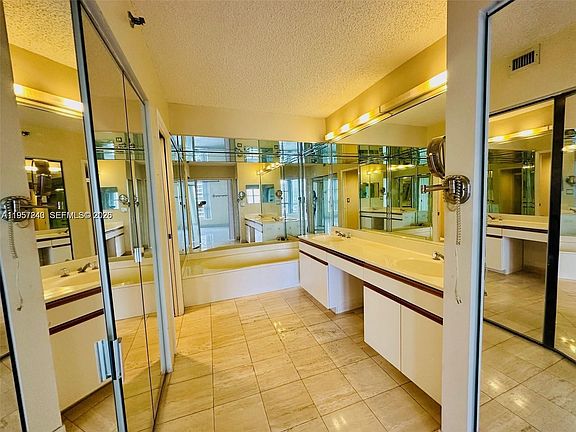 5th image of 3600 Mystic Pointe Dr