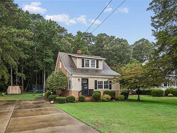 2nd image of 225 Hunts Neck Rd