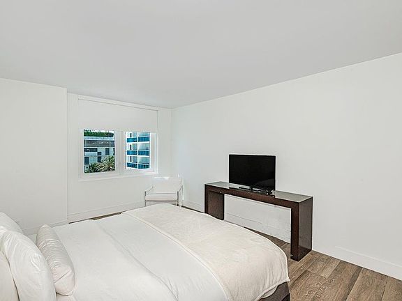 4th image of 2301 Collins Ave APT 503