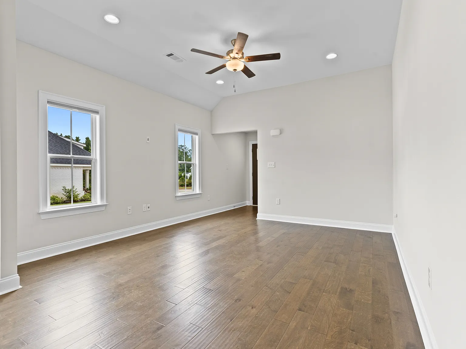 2272 Lakeview Drive - 1 — Photo 3