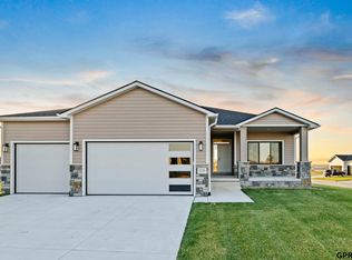 7233 NW Beartooth Ct, Lincoln, NE 68521