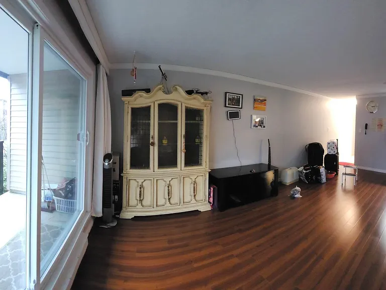 1050 Howie Ave — Photo 6