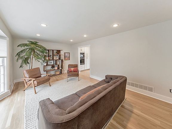 4th image of 1405 Woodcrest Dr