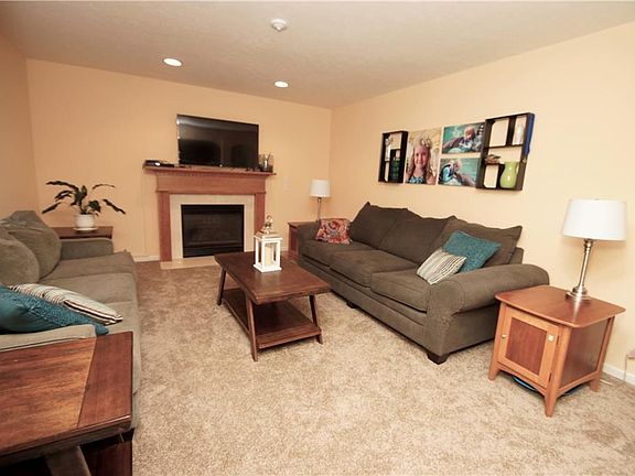 4th image of 960 Chadwick Ln