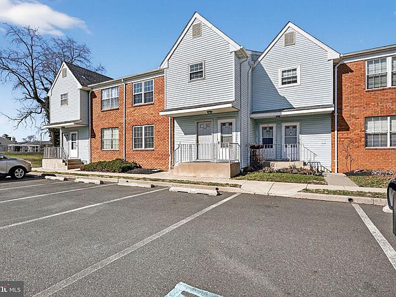 3rd image of 303 Dove Ct