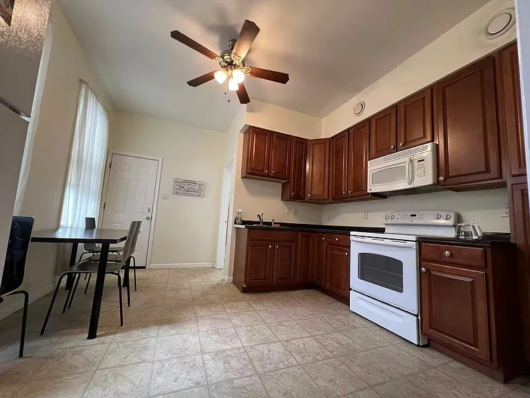 125 S 16th St #2 — Photo 5