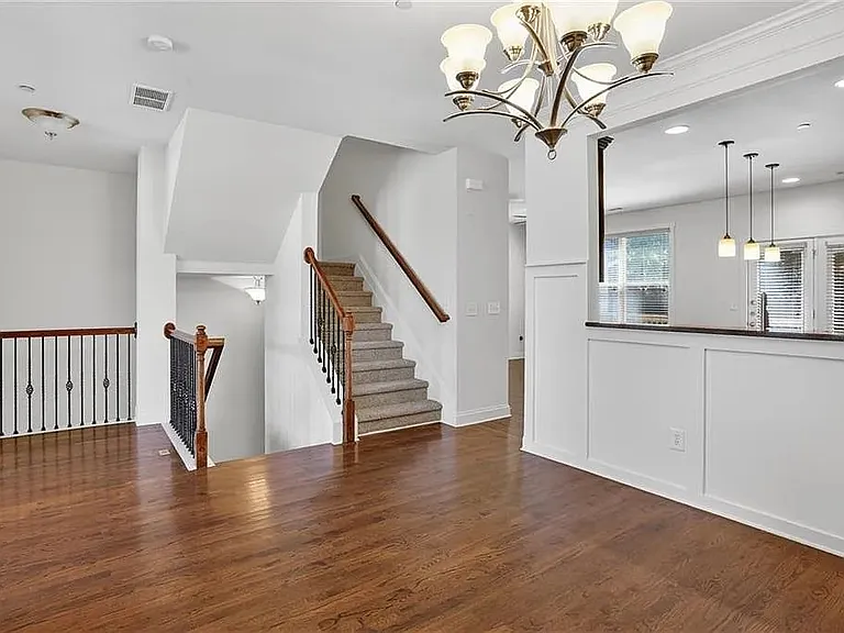 2110 Westhill Dr SE — Photo 2