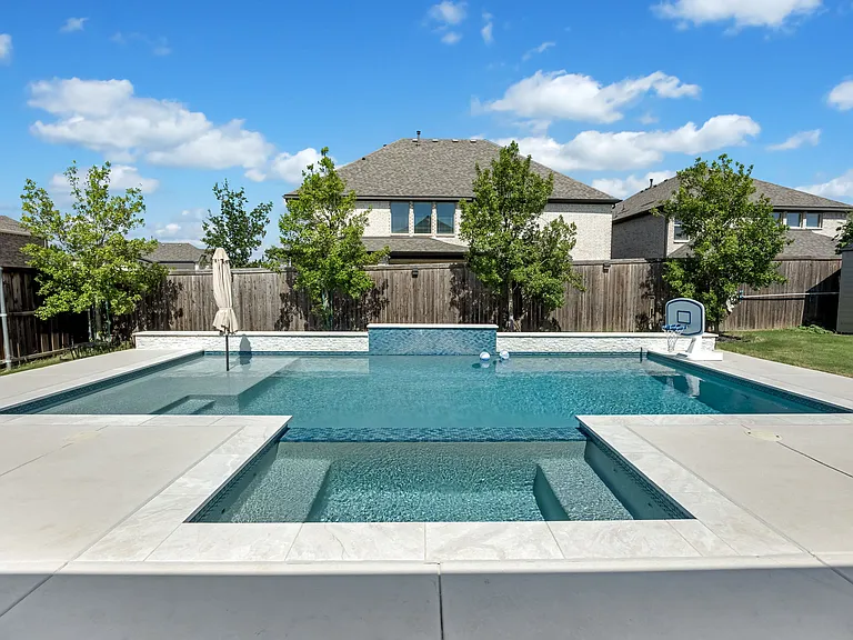 1812 Pecos Dr — Photo 2