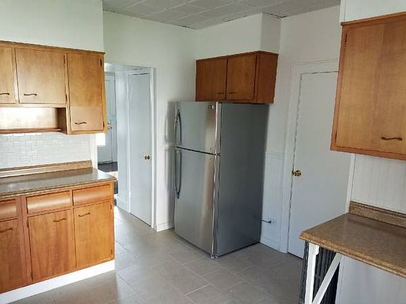 3rd image of 17 Whittemore Pl Floor 1