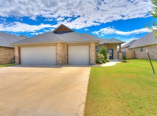 9028 NW 74th St, Yukon, OK 73099