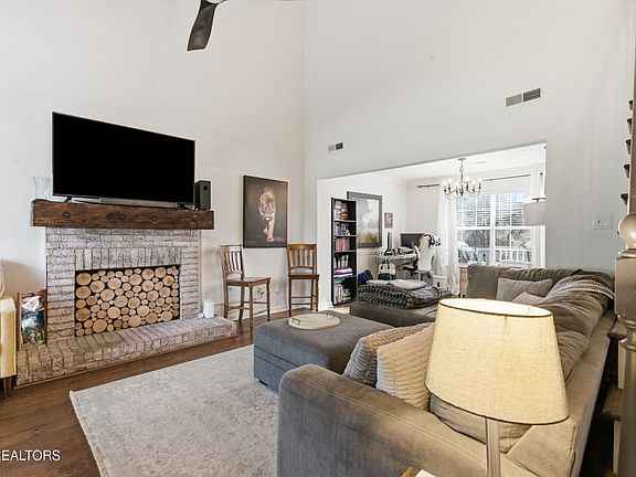 5th image of 8310 Longcreek Ln