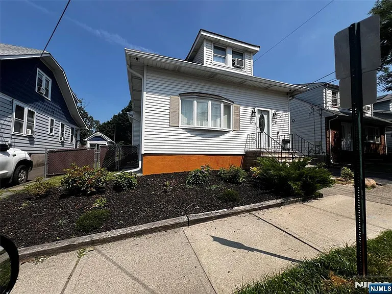 47 N 17th St — Photo 1
