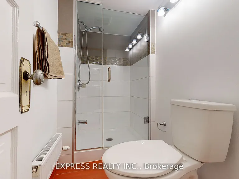 146 Blackthorn Ave #LOWER — Photo 10