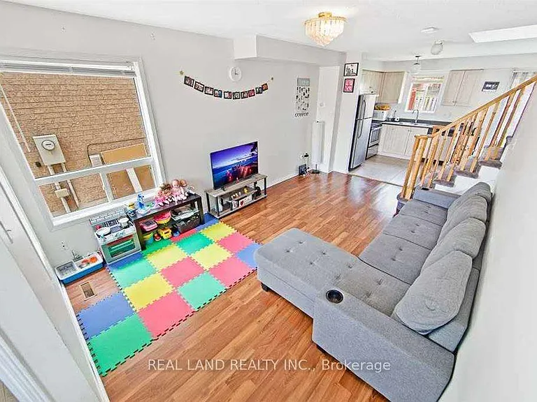 31 Poplar Plains Rd — Photo 1
