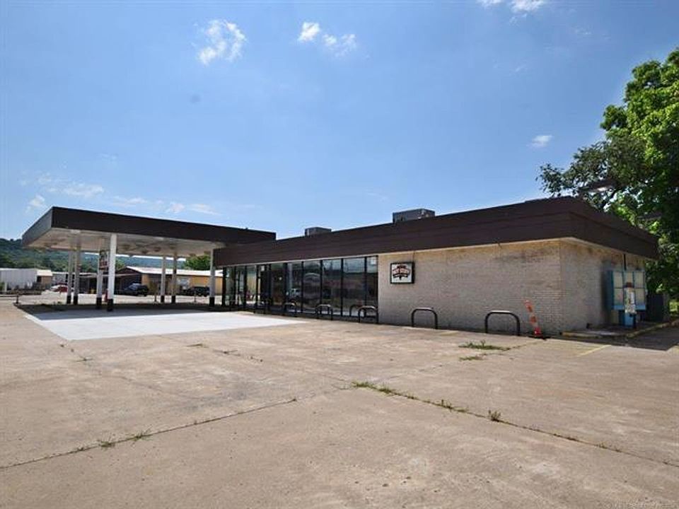 1st image of 300 S 2nd St