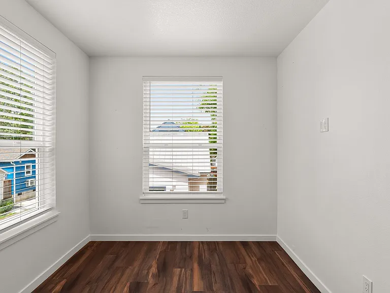 3773 N Vancouver Ave — Photo 2