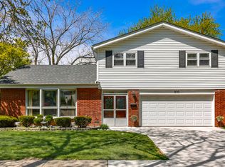 690 Manor Ct, Des Plaines, IL 60016