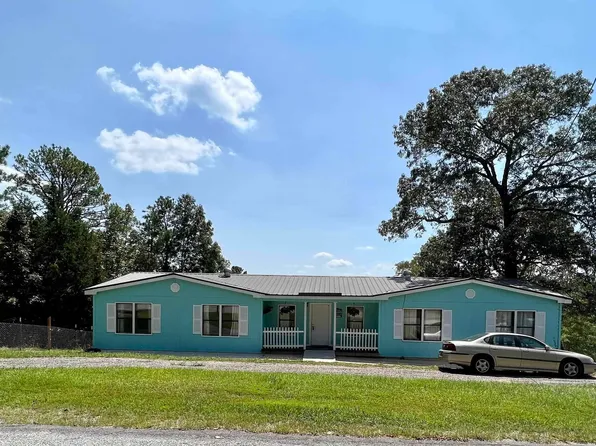 355 E Lake Hill Dr, Talladega, AL 35160