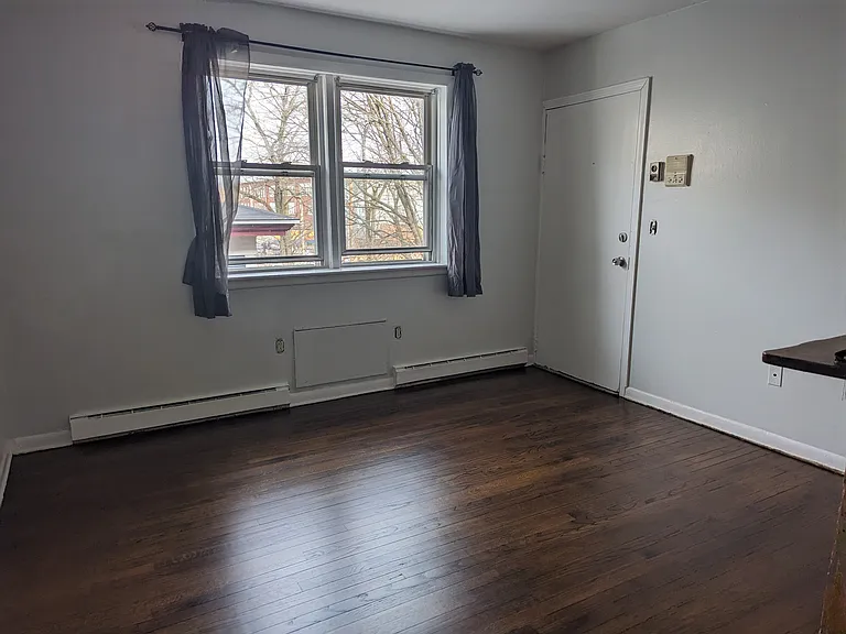 2955 Fairfield Ave #10 — Photo 2