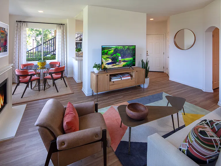 Vista Real Apartment Homes — Photo 10