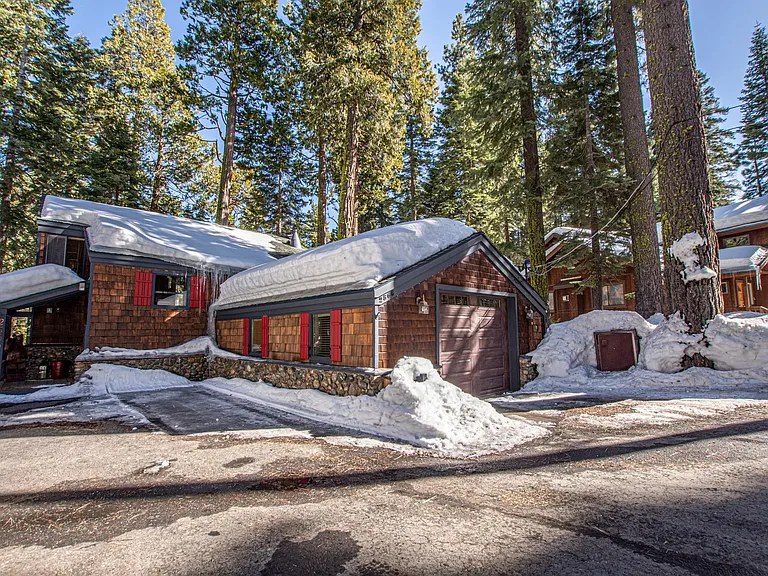 2565 Cedar Ln — Photo 1