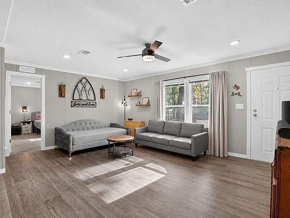 5th image of 10 Oakwood Ln