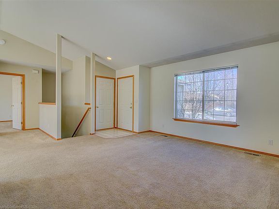 3rd image of 1922 N Hodges Ln