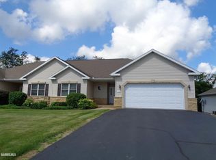 110 Country View Ct, Galena, IL 61036