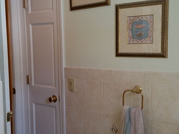 5th image of 27 Brookdale Dr