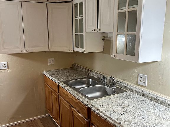 4th image of 36 Hertel Ave