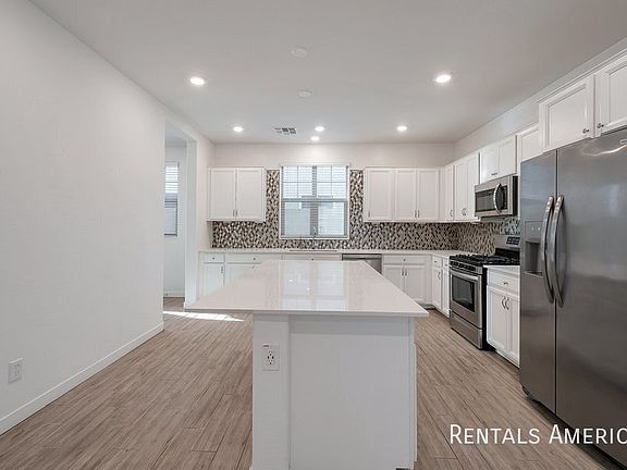 3rd image of 1072 E Newland Dr