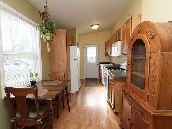 5th image of 416 Douglass Ct