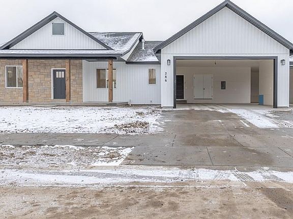 2nd image of 286 Camas St