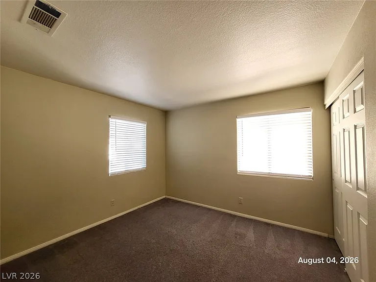 8236 W Rochelle Ave — Photo 9