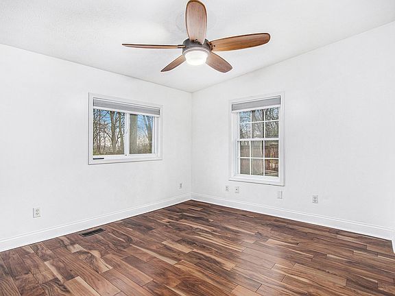 5th image of 4610 Leonard St