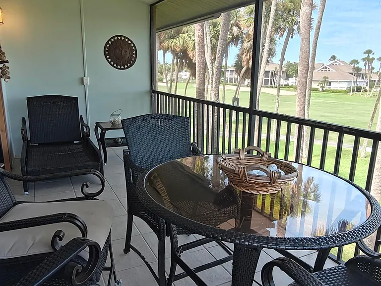 233 NE Edgewater Dr #203 — Photo 7