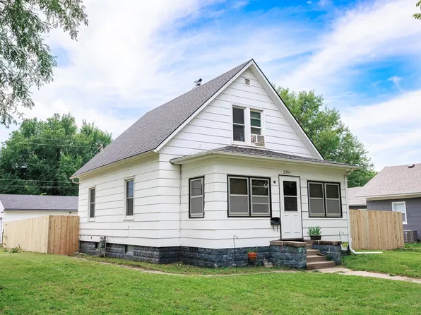 2303 7th St, Columbus, NE 68601