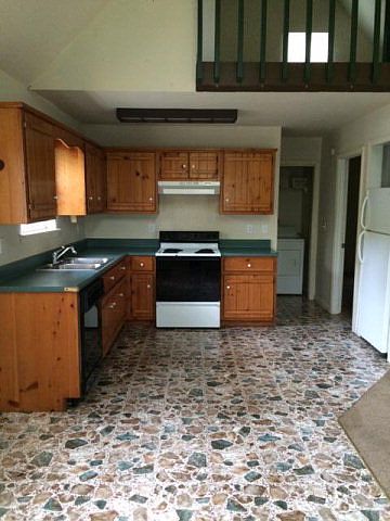 2nd image of 16 Rhubarb Ln