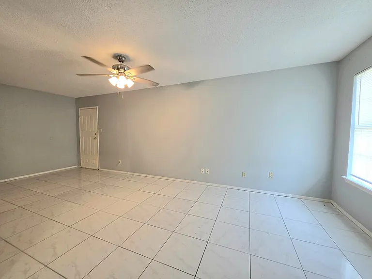 2421 Vine Ave #C — Photo 7